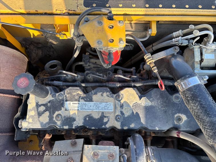 image for item EM5056 2011 Komatsu PC200LC-8 excavator
