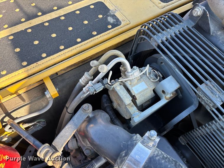 image for item EM5056 2011 Komatsu PC200LC-8 excavator