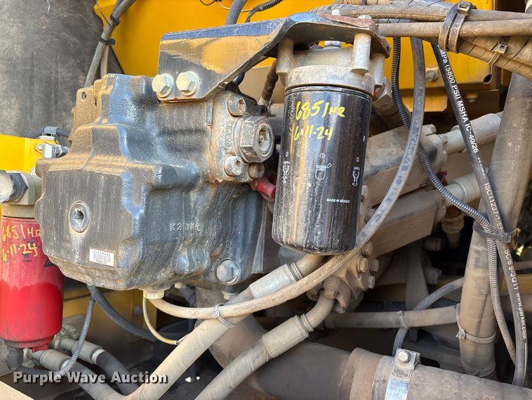 image for item EM5056 2011 Komatsu PC200LC-8 excavator