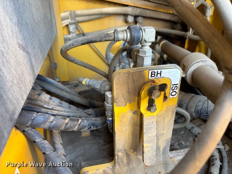 image for item EM5056 2011 Komatsu PC200LC-8 excavator
