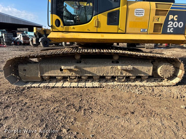 image for item EM5056 2011 Komatsu PC200LC-8 excavator