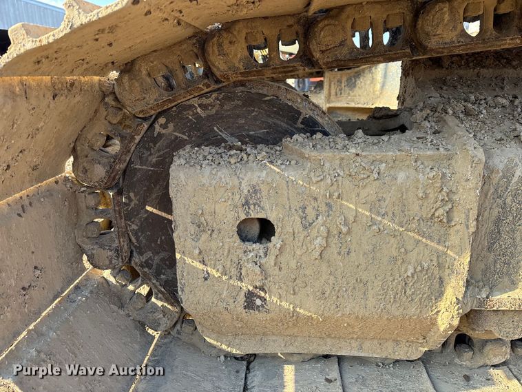 image for item EM5056 2011 Komatsu PC200LC-8 excavator