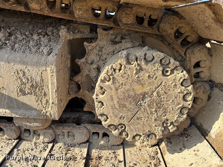 image for item EM5056 2011 Komatsu PC200LC-8 excavator