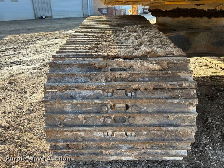 image for item EM5056 2011 Komatsu PC200LC-8 excavator