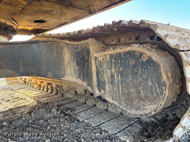 image for item EM5056 2011 Komatsu PC200LC-8 excavator