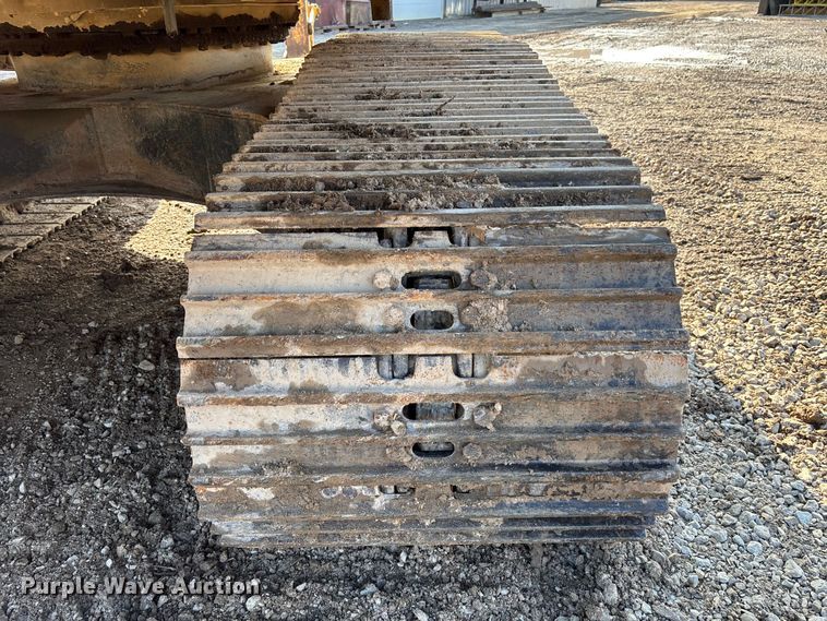 image for item EM5056 2011 Komatsu PC200LC-8 excavator