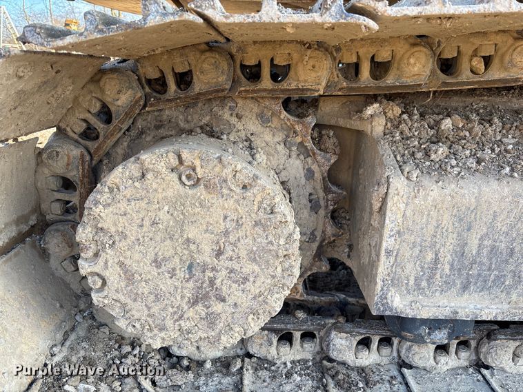 image for item EM5056 2011 Komatsu PC200LC-8 excavator