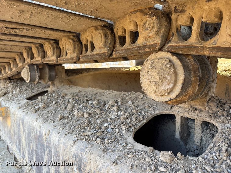 image for item EM5056 2011 Komatsu PC200LC-8 excavator