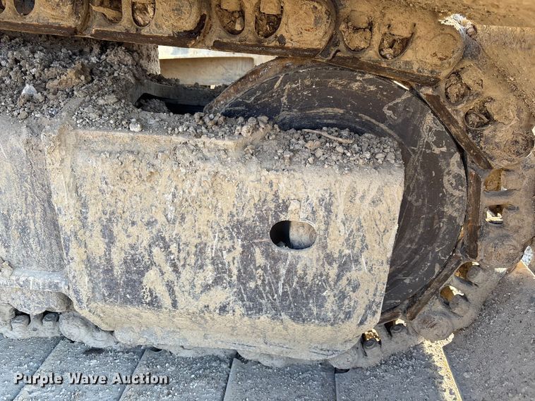 image for item EM5056 2011 Komatsu PC200LC-8 excavator