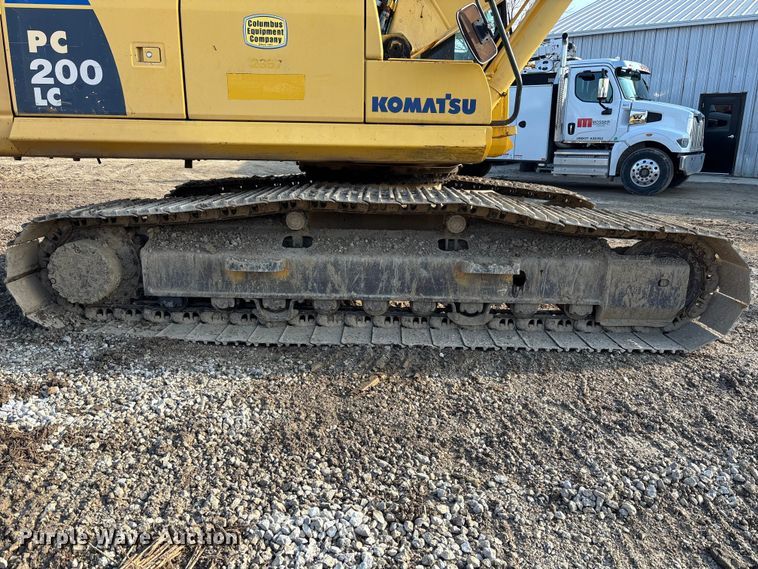 image for item EM5056 2011 Komatsu PC200LC-8 excavator
