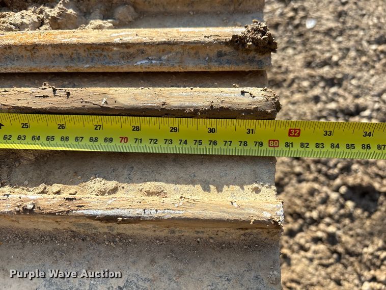 image for item EM5056 2011 Komatsu PC200LC-8 excavator