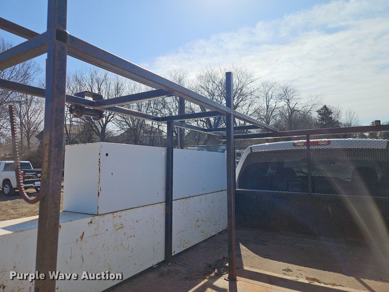 image for item EO7014 2004 Chevrolet Silverado 3500 Crew Cab flatbed pickup truck