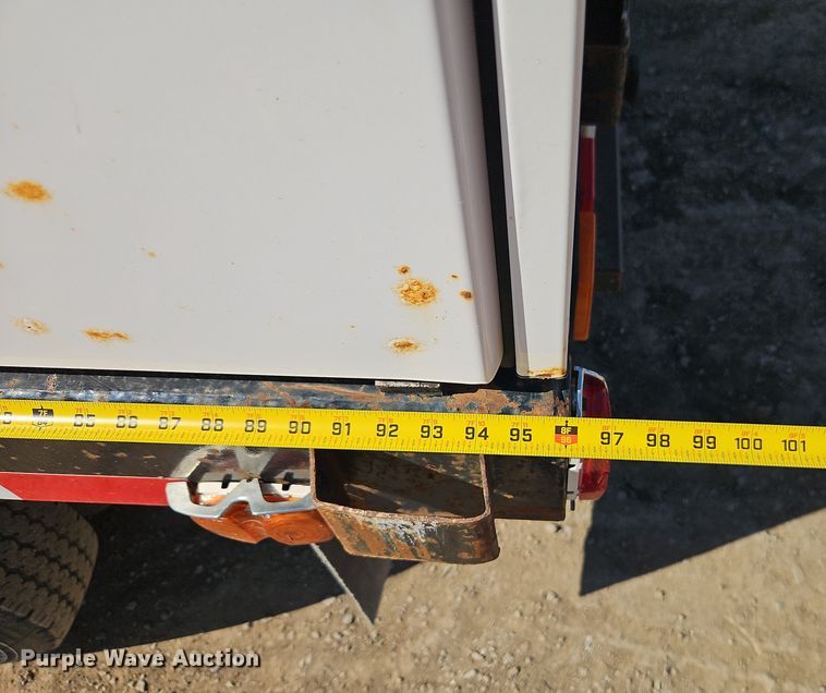 image for item EO7014 2004 Chevrolet Silverado 3500 Crew Cab flatbed pickup truck