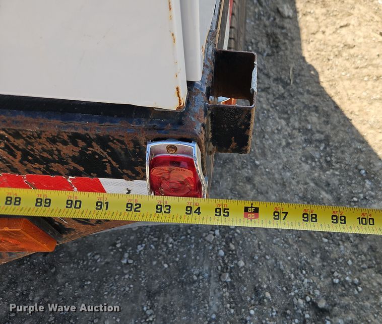 image for item EO7014 2004 Chevrolet Silverado 3500 Crew Cab flatbed pickup truck