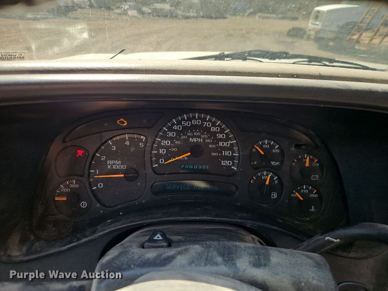 image for item EO7014 2004 Chevrolet Silverado 3500 Crew Cab flatbed pickup truck