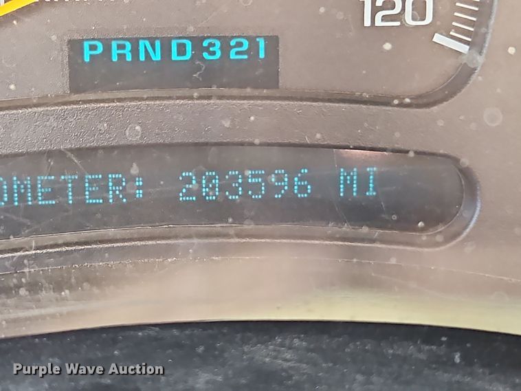 image for item EO7014 2004 Chevrolet Silverado 3500 Crew Cab flatbed pickup truck