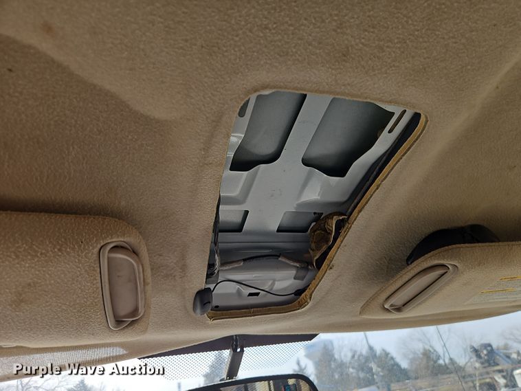 image for item EO7014 2004 Chevrolet Silverado 3500 Crew Cab flatbed pickup truck