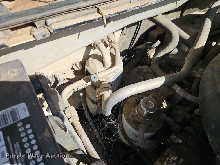 image for item EO7014 2004 Chevrolet Silverado 3500 Crew Cab flatbed pickup truck