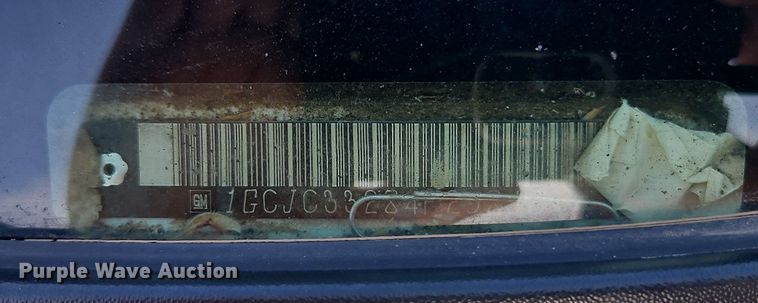 image for item EO7014 2004 Chevrolet Silverado 3500 Crew Cab flatbed pickup truck