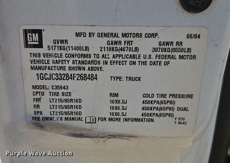 image for item EO7014 2004 Chevrolet Silverado 3500 Crew Cab flatbed pickup truck