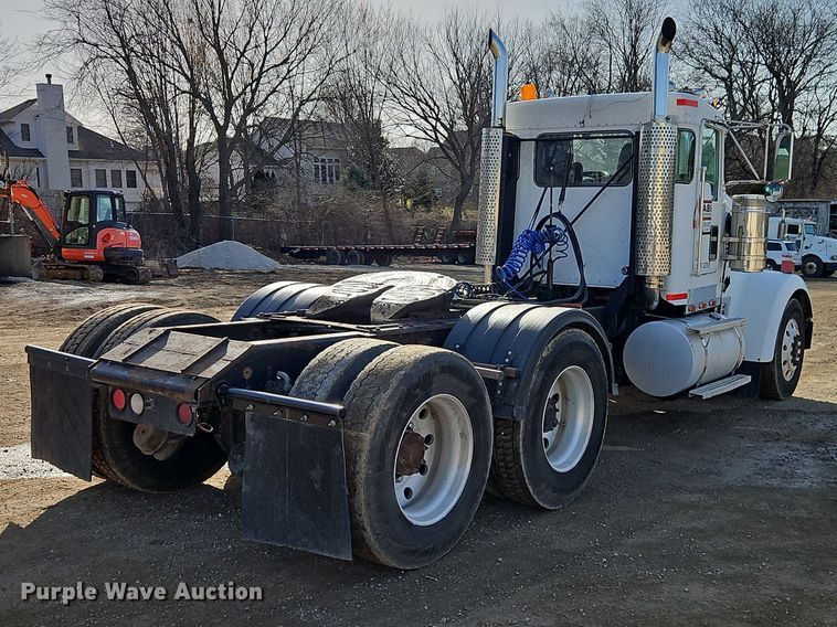 image for item EO7017 2000 Kenworth W900 semi truck