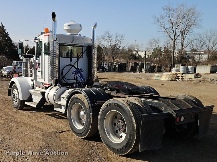 image for item EO7017 2000 Kenworth W900 semi truck