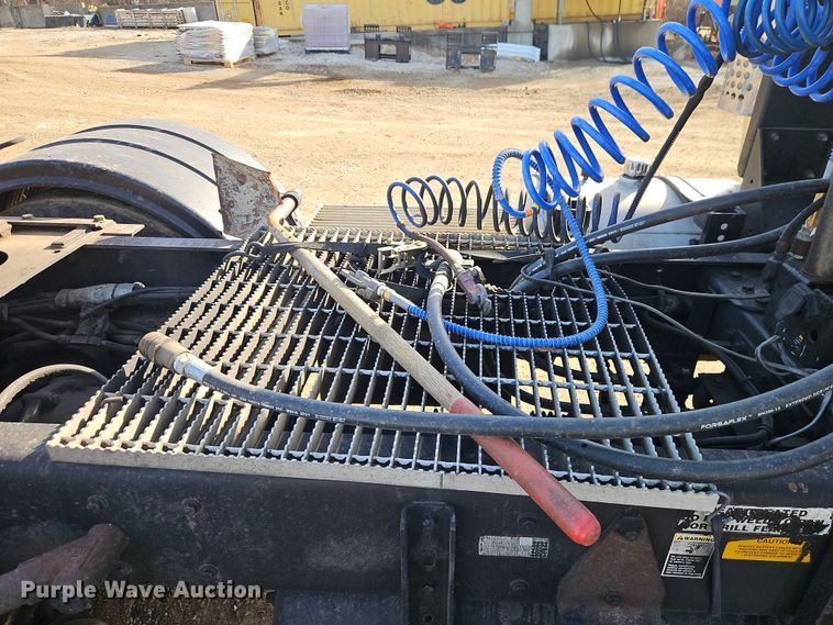 image for item EO7017 2000 Kenworth W900 semi truck