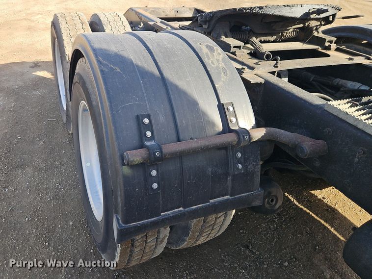 image for item EO7017 2000 Kenworth W900 semi truck