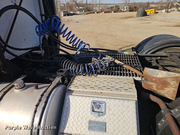 image for item EO7017 2000 Kenworth W900 semi truck