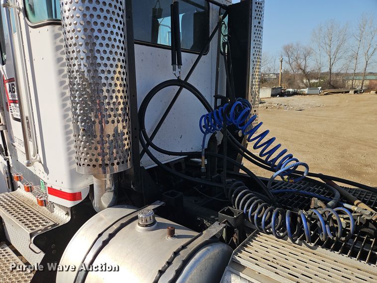 image for item EO7017 2000 Kenworth W900 semi truck