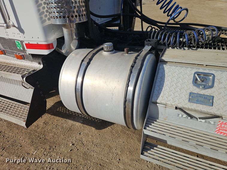 image for item EO7017 2000 Kenworth W900 semi truck