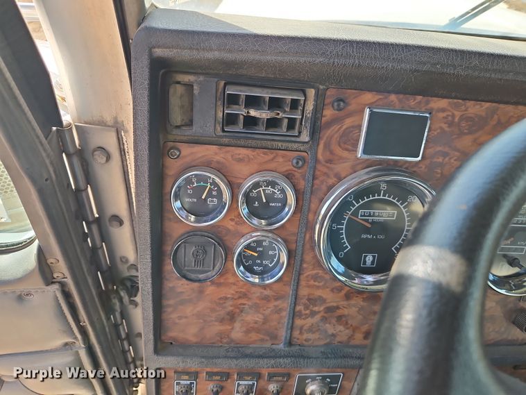 image for item EO7017 2000 Kenworth W900 semi truck