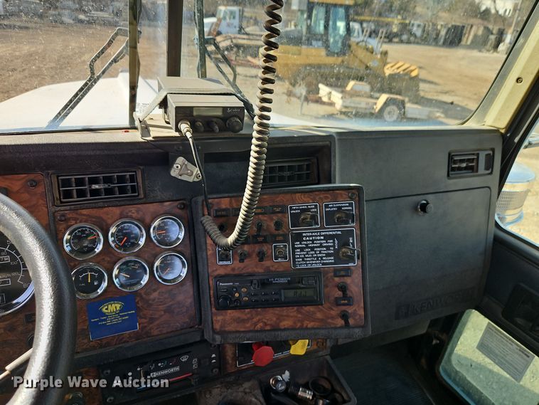 image for item EO7017 2000 Kenworth W900 semi truck