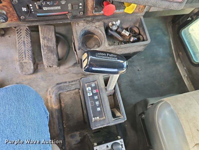 image for item EO7017 2000 Kenworth W900 semi truck