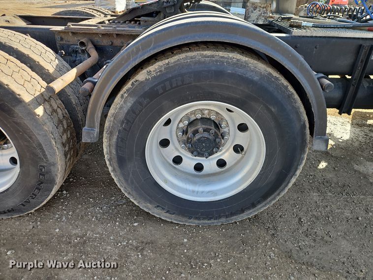 image for item EO7017 2000 Kenworth W900 semi truck