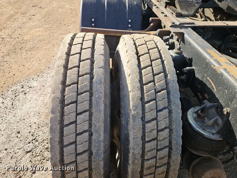 image for item EO7017 2000 Kenworth W900 semi truck