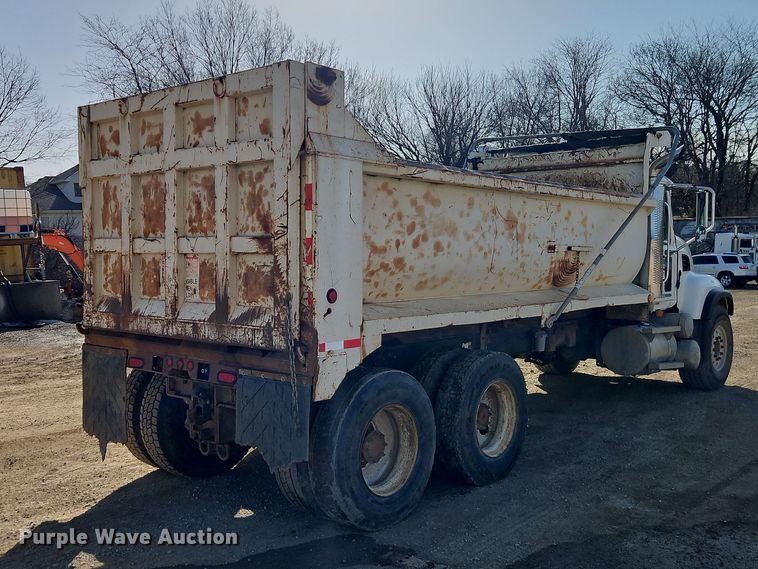 image for item EO7018 2004 Mack CV dump truck