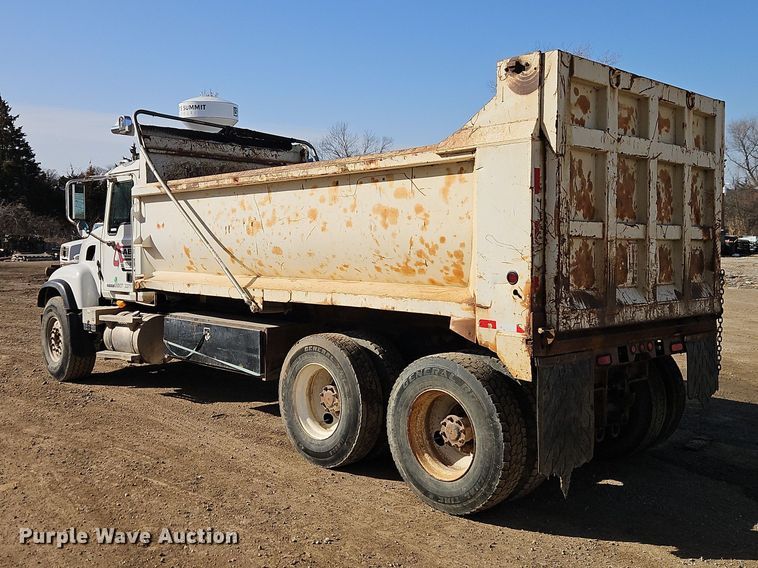 image for item EO7018 2004 Mack CV dump truck