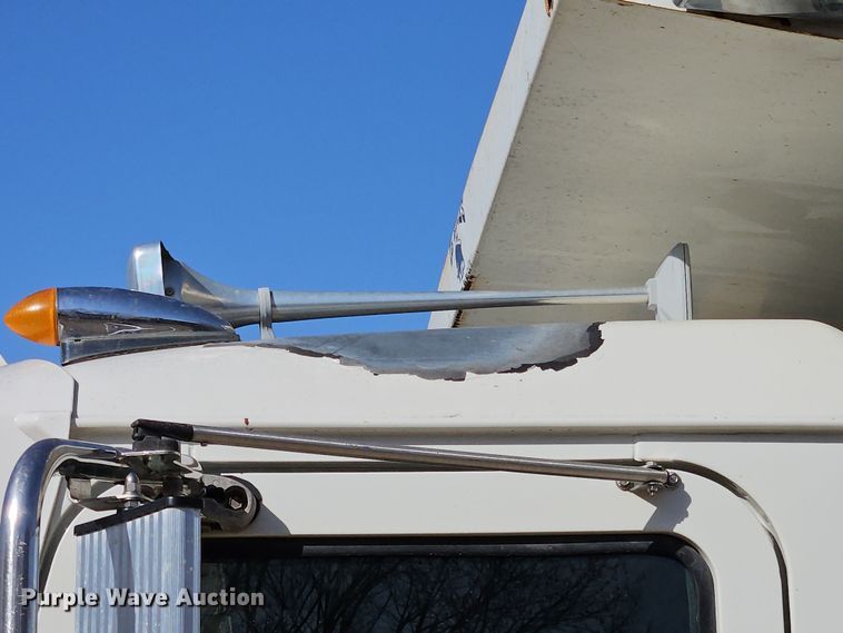 image for item EO7018 2004 Mack CV dump truck