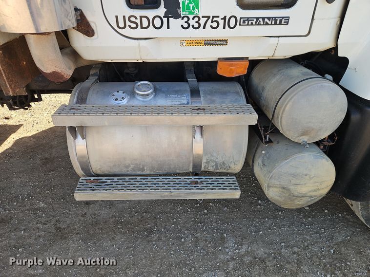 image for item EO7018 2004 Mack CV dump truck