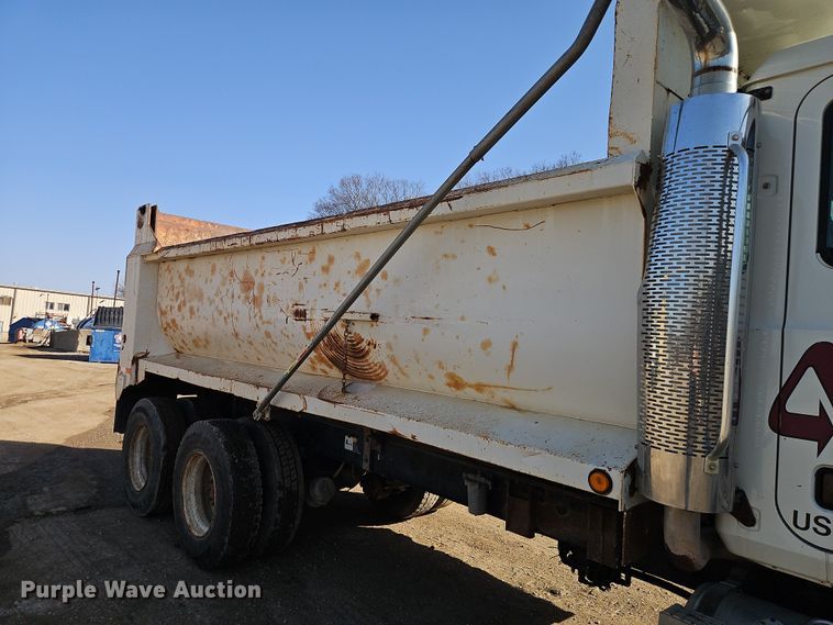 image for item EO7018 2004 Mack CV dump truck