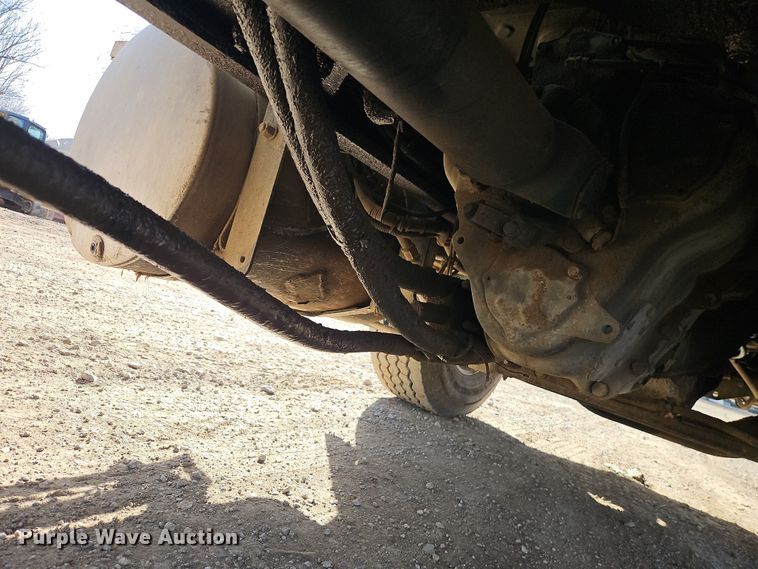 image for item EO7018 2004 Mack CV dump truck