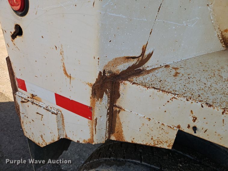 image for item EO7018 2004 Mack CV dump truck