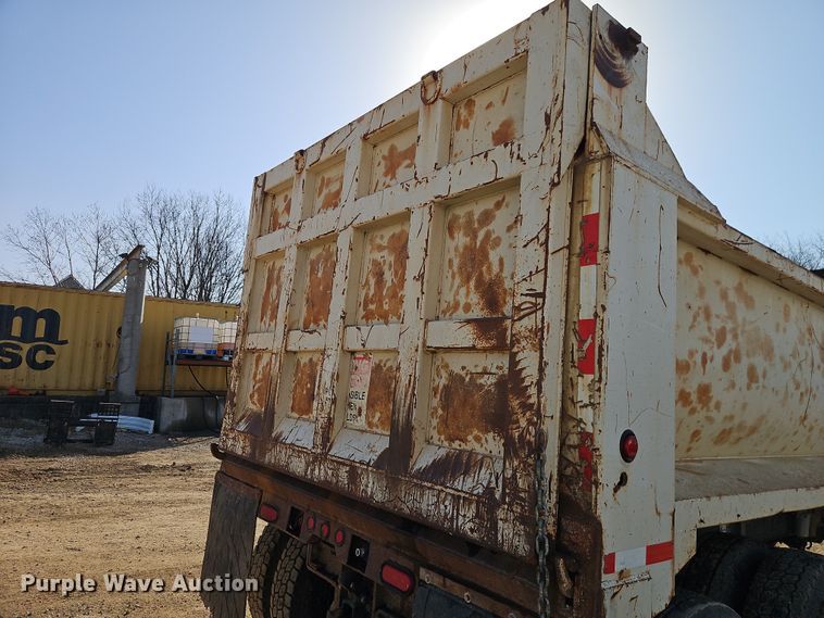 image for item EO7018 2004 Mack CV dump truck