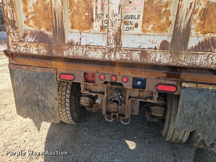 image for item EO7018 2004 Mack CV dump truck