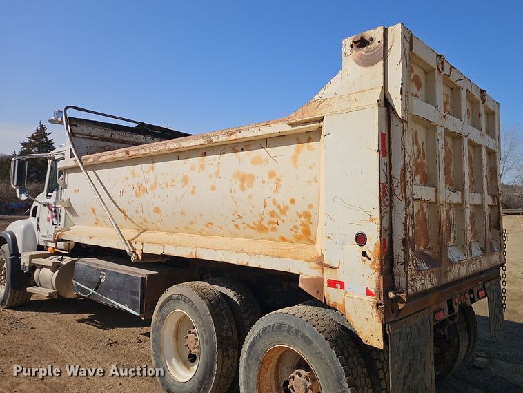 image for item EO7018 2004 Mack CV dump truck