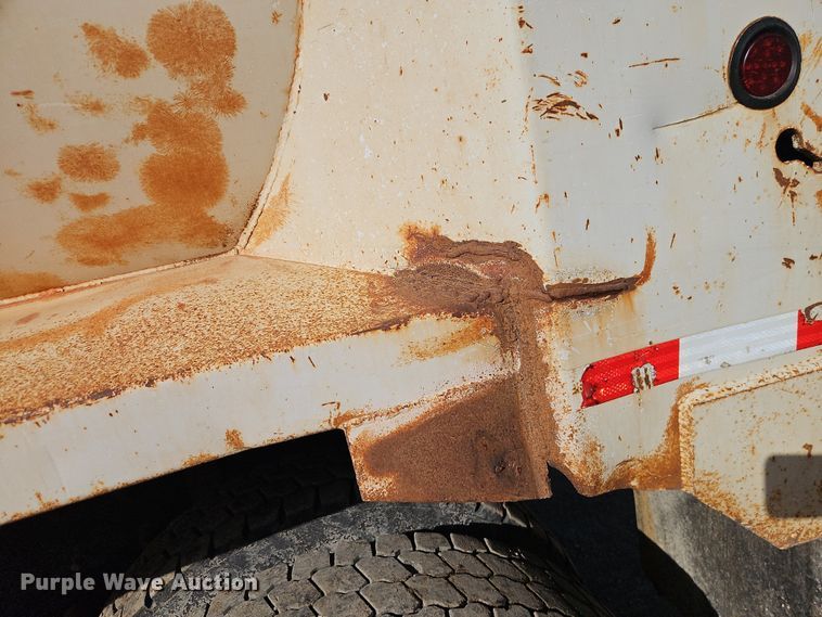 image for item EO7018 2004 Mack CV dump truck