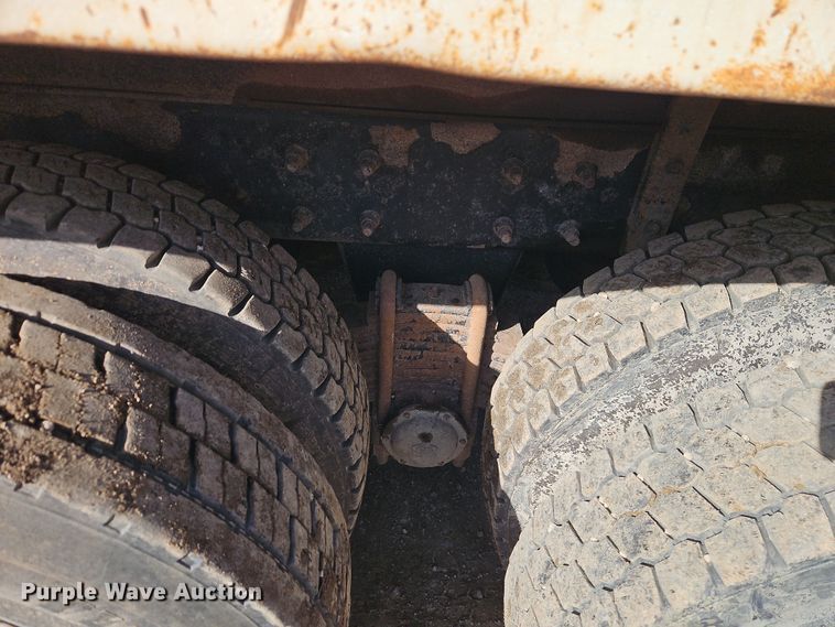 image for item EO7018 2004 Mack CV dump truck