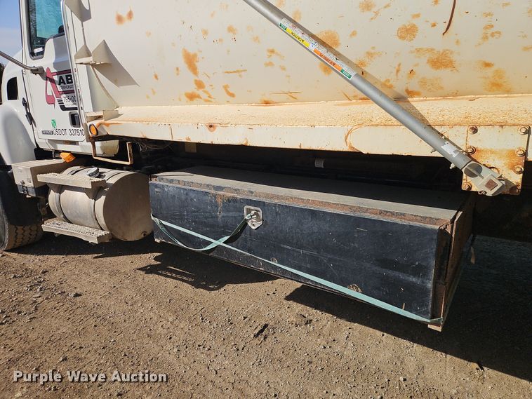 image for item EO7018 2004 Mack CV dump truck