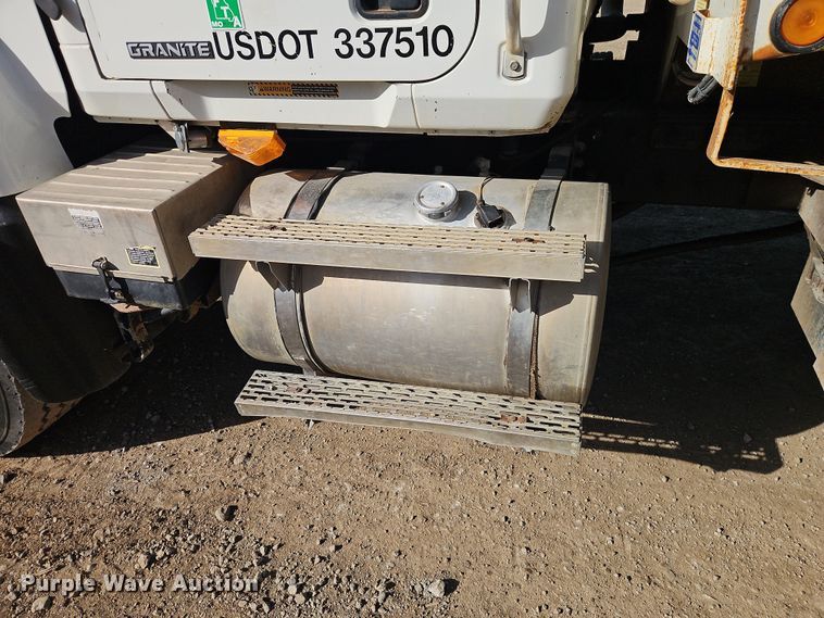 image for item EO7018 2004 Mack CV dump truck